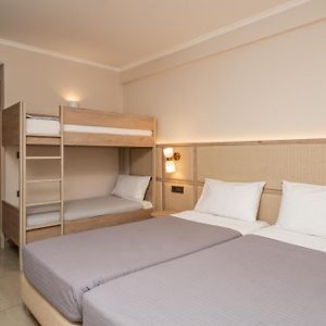 Pokój rodzinny typu standard z dwoma pojedynczymi łóżkami